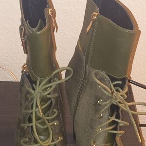 Itatina Heel Midcalf Olive Green Lace-Up Women's Boots (Sz.9)